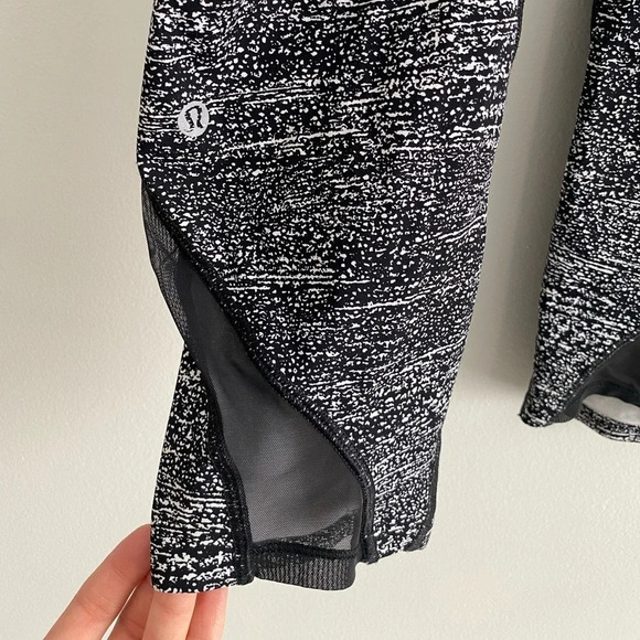 Lululemon Pace Perfect Crop (17") mid Rise Air Time  White Black Size 4 - Picture 15 of 16